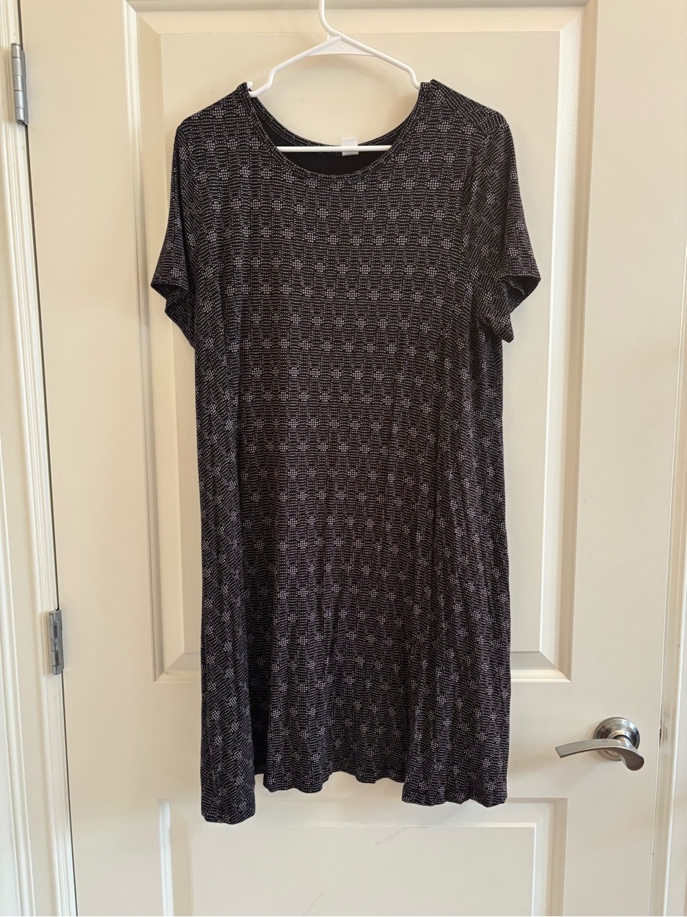 Black & White Patterned Short Sleeve Shift Dress